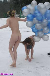 порно фотосессия Голые девушки зимой на улице 115116728061.jpg