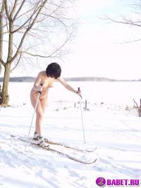 порно фотосессия Две голые пизды катаются на лыжах rs184025.jpg
