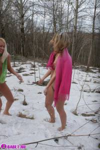 Две голые сестры в зимнем лесу 194195771019.jpg скачать