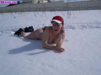 порно фотосессия Голая 18 летняя студентка лазит по снегу 148651069.jpg