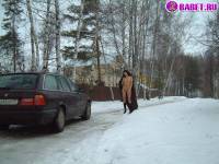 порно фотосессия Деревенская нудистка ходит голая зимой alina180027.jpg
