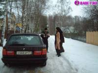 порно фотосессия Деревенская нудистка ходит голая зимой alina180031.jpg