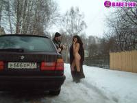 порно фотосессия Деревенская нудистка ходит голая зимой alina180032.jpg