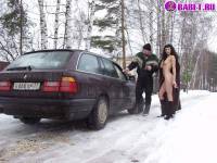 порно фотосессия Деревенская нудистка ходит голая зимой alina180039.jpg
