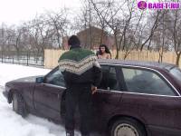 порно фотосессия Деревенская нудистка ходит голая зимой alina180044.jpg