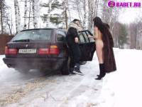 порно фотосессия Деревенская нудистка ходит голая зимой alina180048.jpg