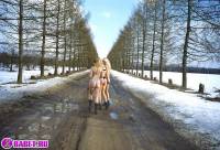 порно фотосессия Три блондинки пиздарванки светят жопами 0075007.jpg