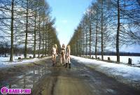 порно фотосессия Три блондинки пиздарванки светят жопами 0075009.jpg