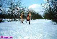 порно фотосессия Три блондинки пиздарванки светят жопами 0075172.jpg