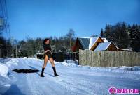 порно фотосессия Целке в -10 стало жарко и она разделась alice162005.jpg