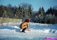 порно фотосессия Целке в -10 стало жарко и она разделась alice162026.jpg