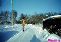 порно фотосессия Целке в -10 стало жарко и она разделась alice162045.jpg