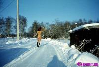 порно фотосессия Целке в -10 стало жарко и она разделась alice162046.jpg