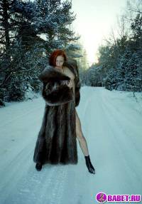 порно фотосессия Целке в -10 стало жарко и она разделась alice162071.jpg