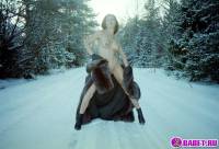 порно фотосессия Целке в -10 стало жарко и она разделась alice162077.jpg