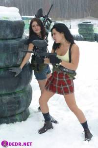 порно фотосессия Голые девчёнки захотели поиграть в войну mr307008.jpg