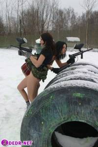 порно фотосессия Голые девчёнки захотели поиграть в войну mr307021.jpg