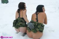 порно фотосессия Голые девчёнки захотели поиграть в войну mr307066.jpg