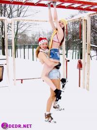 порно фотосессия Голые девчёнки на спорт площадке tl282010.jpg