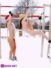 порно фотосессия Голые девчёнки на спорт площадке tl282073.jpg