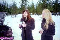 порно фотосессия Обсалютно голые русские девушку в зимнем лесу 0049005.jpg