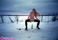 порно фотосессия Обсалютно голые русские девушку в зимнем лесу 0049130.jpg