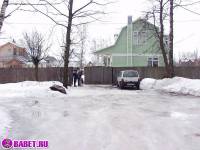 порно фотосессия Голая брюнетка шарится по снегу фото-3.йпг