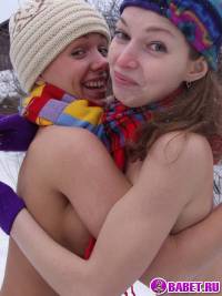 порно фотосессия Две голые пизды в минус двадцать фото-13.йпг