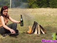 порно фотосессия Три пиздёнки греются у костра dll213010.jpg
