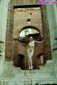 порно фотосессия Две голые писюхи ходят в парке фото-109.йпг