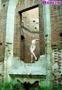 порно фотосессия Две голые писюхи ходят в парке фото-111.йпг