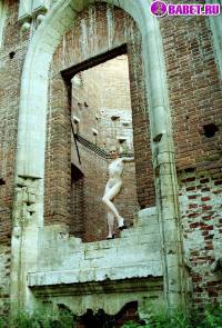 порно фотосессия Две голые писюхи ходят в парке фото-112.йпг