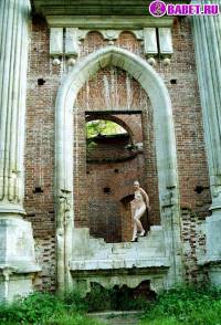 порно фотосессия Две голые писюхи ходят в парке фото-117.йпг