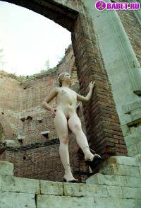 порно фотосессия Две голые писюхи ходят в парке фото-119.йпг