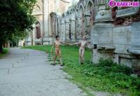 порно фотосессия Две голые писюхи ходят в парке фото-125.йпг