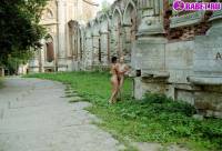 порно фотосессия Две голые писюхи ходят в парке фото-127.йпг