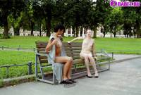 порно фотосессия Две голые писюхи ходят в парке фото-12.йпг