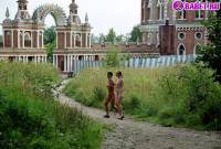 порно фотосессия Две голые писюхи ходят в парке фото-147.йпг