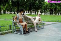 порно фотосессия Две голые писюхи ходят в парке фото-14.йпг