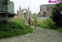 порно фотосессия Две голые писюхи ходят в парке фото-150.йпг