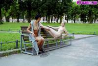 порно фотосессия Две голые писюхи ходят в парке фото-15.йпг