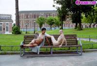 порно фотосессия Две голые писюхи ходят в парке фото-25.йпг