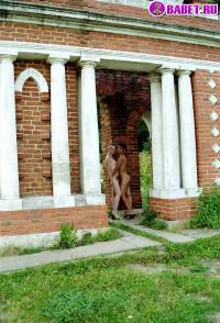 порно фотосессия Две голые писюхи ходят в парке фото-89.йпг