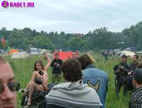 порно фотосессия Тёлка села голою пиздой на мотоцикл biker477030.jpg