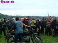 порно фотосессия Тёлка села голою пиздой на мотоцикл biker477049.jpg