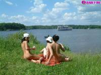 порно фотосессия Три голых девушки красиво отдыхают 3549001.jpg