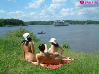 порно фотосессия Три голых девушки красиво отдыхают 3549002.jpg