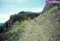 порно фотосессия Студентки ходят голенькими по горам laxa115008.jpg