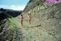 порно фотосессия Студентки ходят голенькими по горам laxa115011.jpg