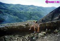 порно фотосессия Студентки ходят голенькими по горам laxa115046.jpg